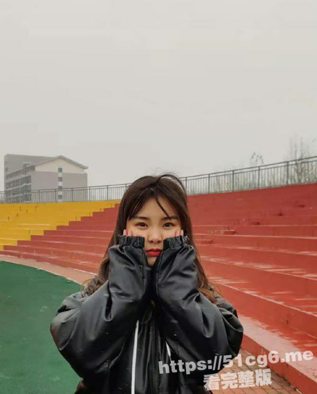 瓜友投稿分享！漂亮妹妹记录自己自慰 叫我帮忙给她拍照 还给我口 太骚了！-51吃瓜网