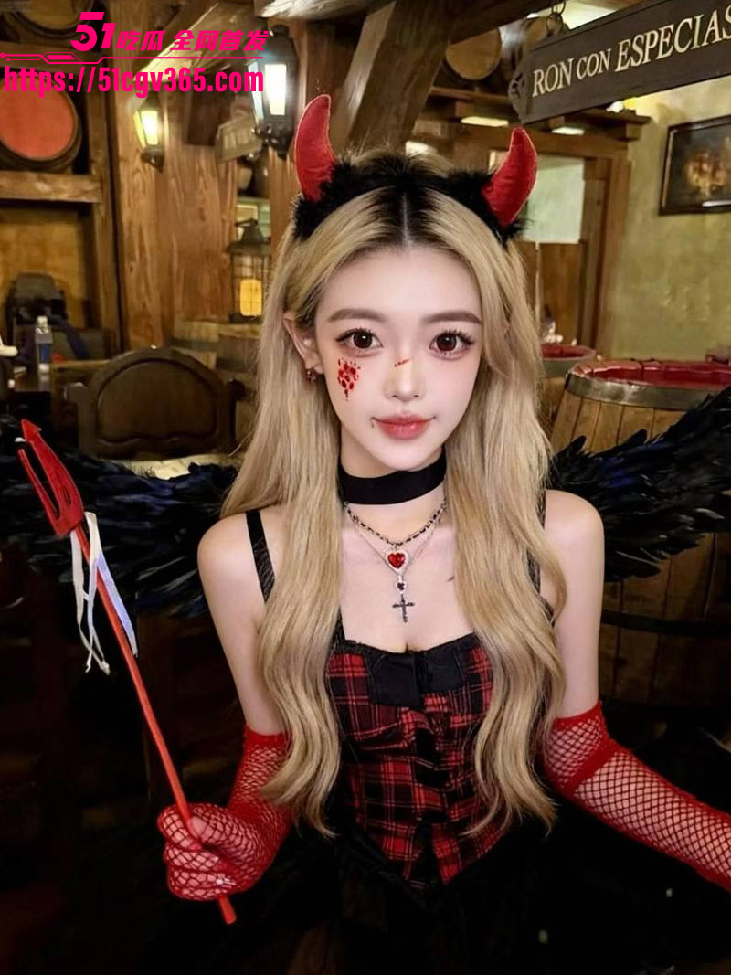 上海二次元美少女 依依 被金主高价包养调教 毒龙舔脚趾到口爆内射样样精通 顶级肉便器母狗属性完美暴露！ - 51吃瓜网-51吃瓜网